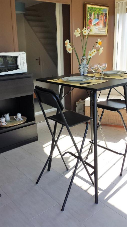 Chambre Privee Avec Salon, Garage Voiture, Velos, Motos Tourville-sur-Arques Dış mekan fotoğraf