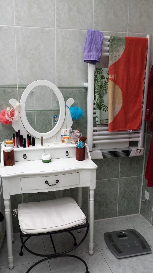 Chambre Privee Avec Salon, Garage Voiture, Velos, Motos Tourville-sur-Arques Dış mekan fotoğraf